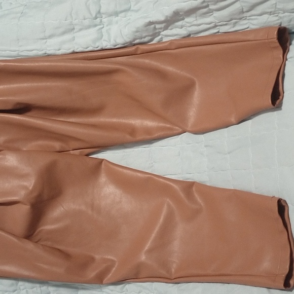 Spring Color Forever 21 Beige Faux Leather Trousers, With Zippper & Pockets New - Picture 2 of 12
